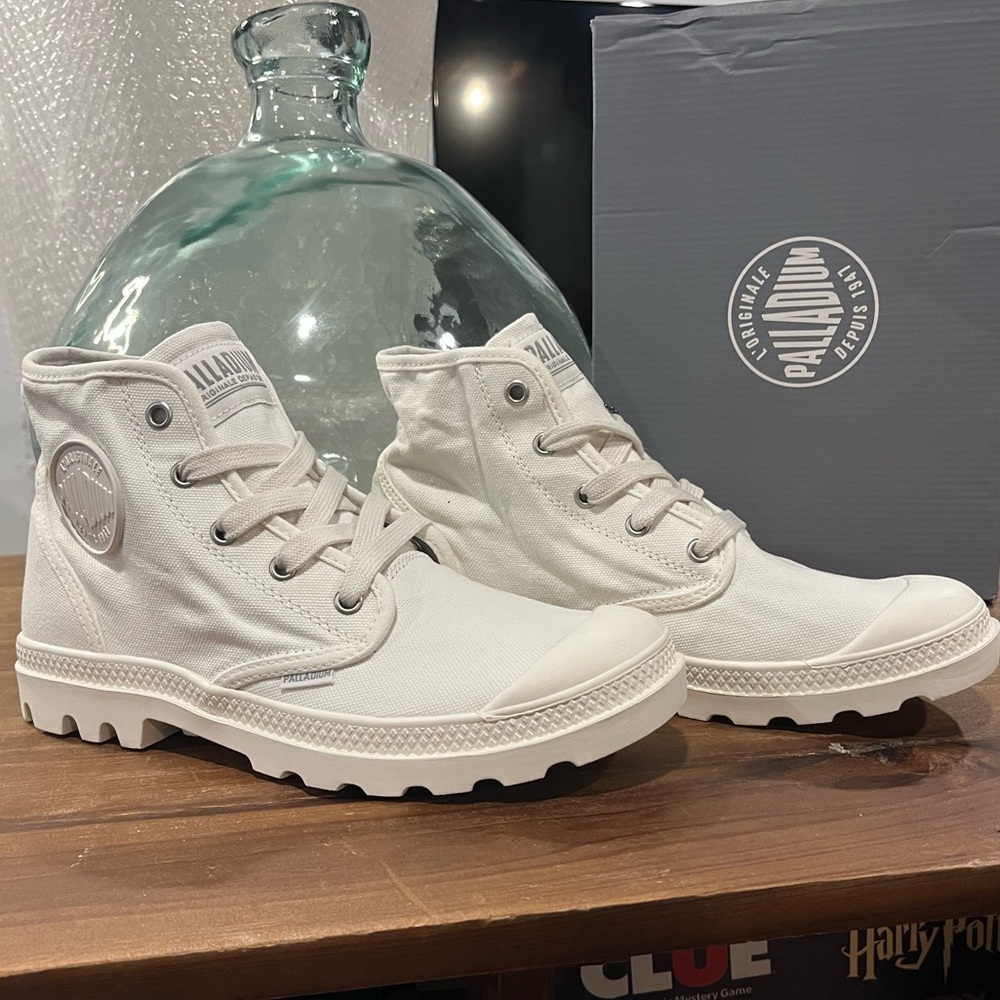 NIB Palladium Pampa Hi boots -9